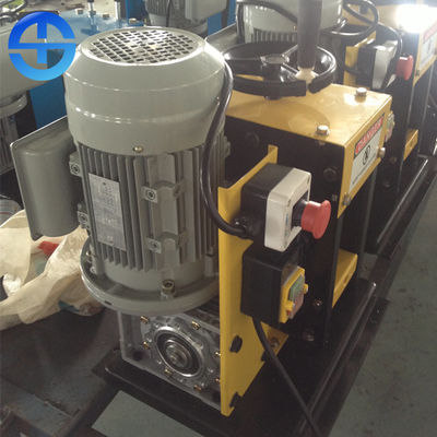 Kleine Regelbare van het het Afbijtmiddelschroot van de Schrootdraad de Kabel Ontdoende van Machine 400×400×500 Mm