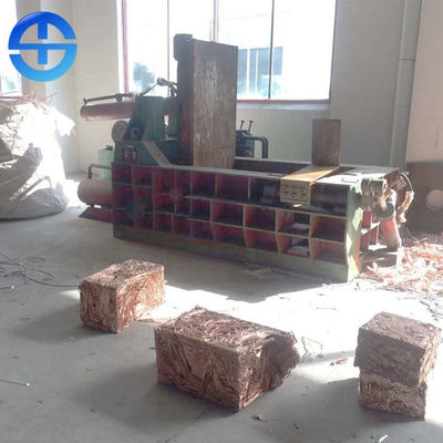 300*300mm Kubusvormige het Schroot van de Baalgrootte het In balen verpakken Machine vooruit uit